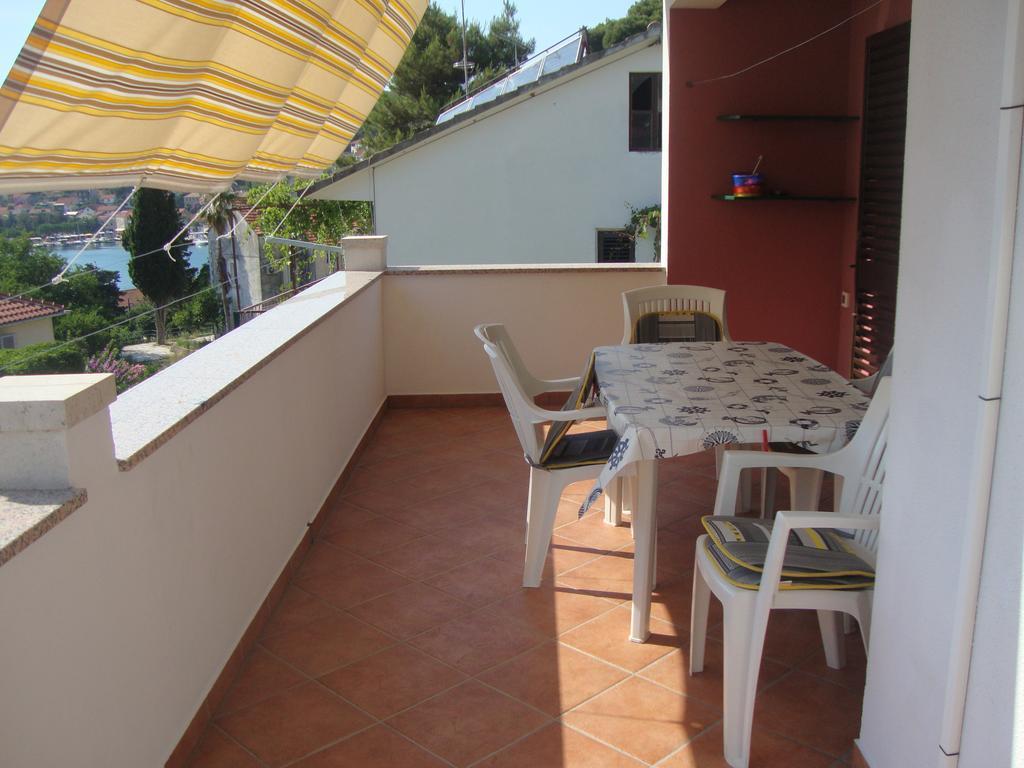 Apartments Rubinic Jelsa  Quarto foto